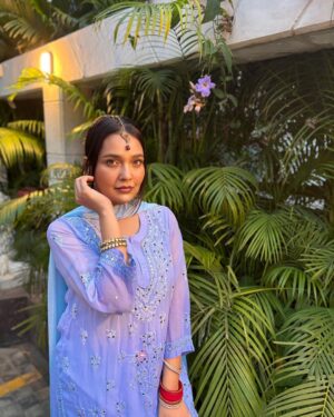 Mansi Srivastava Instagram - Bridesmaid pov: 
Jaldi  se photo kheechwa leti hu fir bride bula legi 😅😂🥹