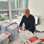 Manuel Pinto Coelho Instagram - Primeiros livros da Pré-venda a serem autografados. Garanta o seu, obrigado a todos 🙏