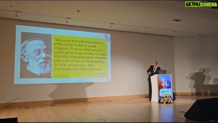 Manuel Pinto Coelho Instagram - Ainda memórias do IV Congresso Internacional de Medicina Integrativa, com um pequeníssimo excerto da minha apresentação intitulada "Biomedical Model, What??!!" Super Bock Arena