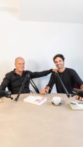 Manuel Pinto Coelho Instagram - Para o 3.º episódio do meu podcast convidei o @doutor_pintocoelho que, para além de um grande amigo, é um ser humano e profissional que admiro muito. Em 2015, fundou a sua própria clínica, que ganhou o prémio International Award in Excelence and Quality, e é autor de vários livros entre os quais os bestseller “Chegar Novo a Velho”, “+Vida +Saúde +Tempo” e “O Segredo do Sistema Imunitário”. Neste podcast, falamos sobre quais os hábitos que podemos ter para viver mais e melhor, assim como dicas para envelhecer com saúde.  Episódio disponível no Spotify e Youtube. 🎙 #podcast #schoolofunicorns