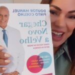 Manuel Pinto Coelho Instagram - Inacreditável como consegue, depois de 50 anos de medicina, ainda trabalhar todos os dias, com o mesmo vigor e alegria. Sou sua eterna fã! Parabéns, meu querido @doutor_pintocoelho , pelo relançamento do “Chegar novo a velho”, a tratar a saúde antes da doença. Muito obrigada, em colocar a Terapia neural nesta edição revista e aumentada. Esse livro, que já vendeu mais de 150 mil exemplares, continuará a ser um sucesso!! Lisboa, Portugal