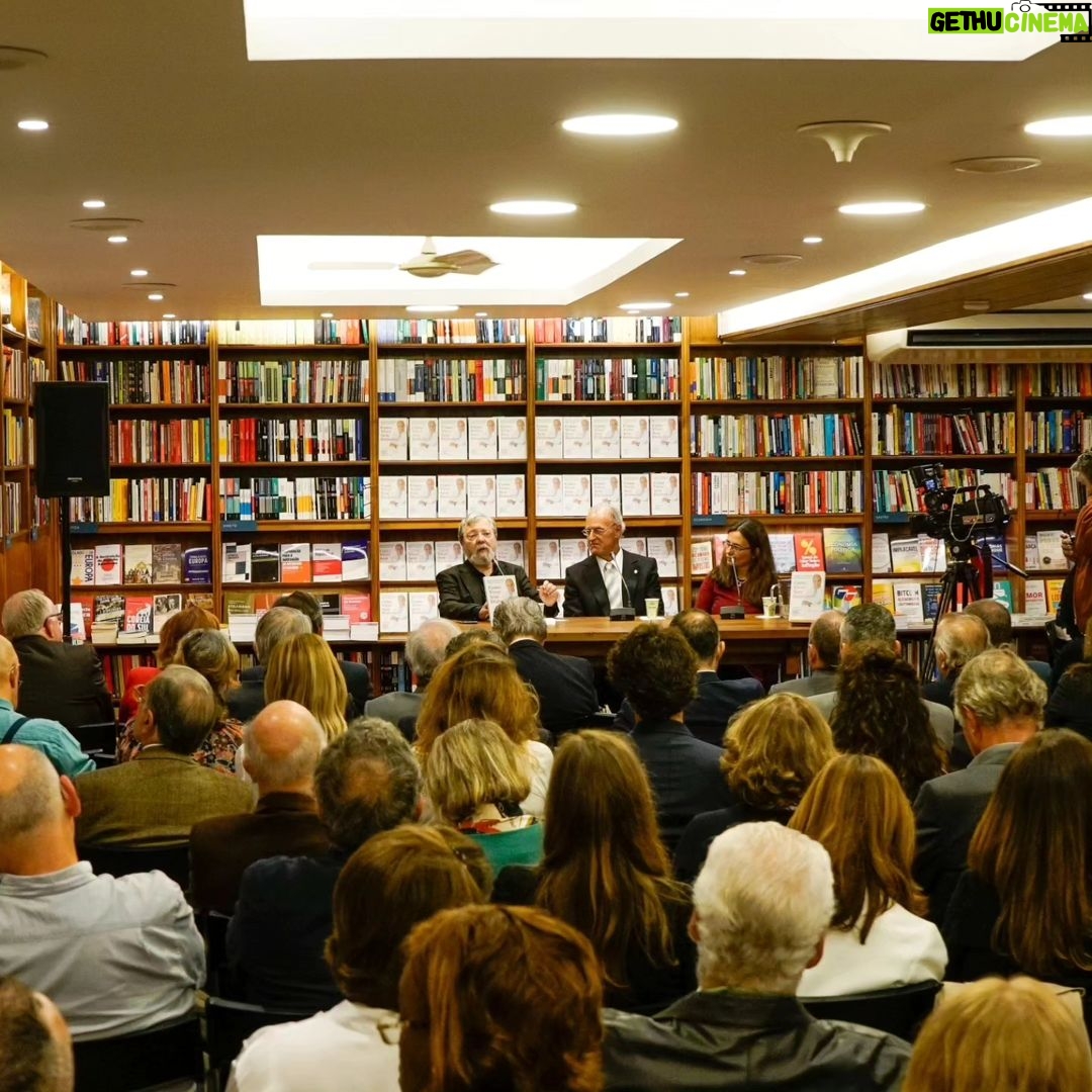 Manuel Pinto Coelho Instagram - A LeYa / Oficina do Livro agradece a todos os presentes na sessão de lançamento do livro "Como Viver Sem Diabetes" do Doutor Manuel Pinto Coelho, no passado dia 24 de outubro, na livraria Buchholz. Já pode adquirir o seu exemplar nas livrarias e leyaonline.com. #LeYa #OficinadoLivro #ComoViverSemDiabetes #DoutorManuelPintoCoelho #Novidade