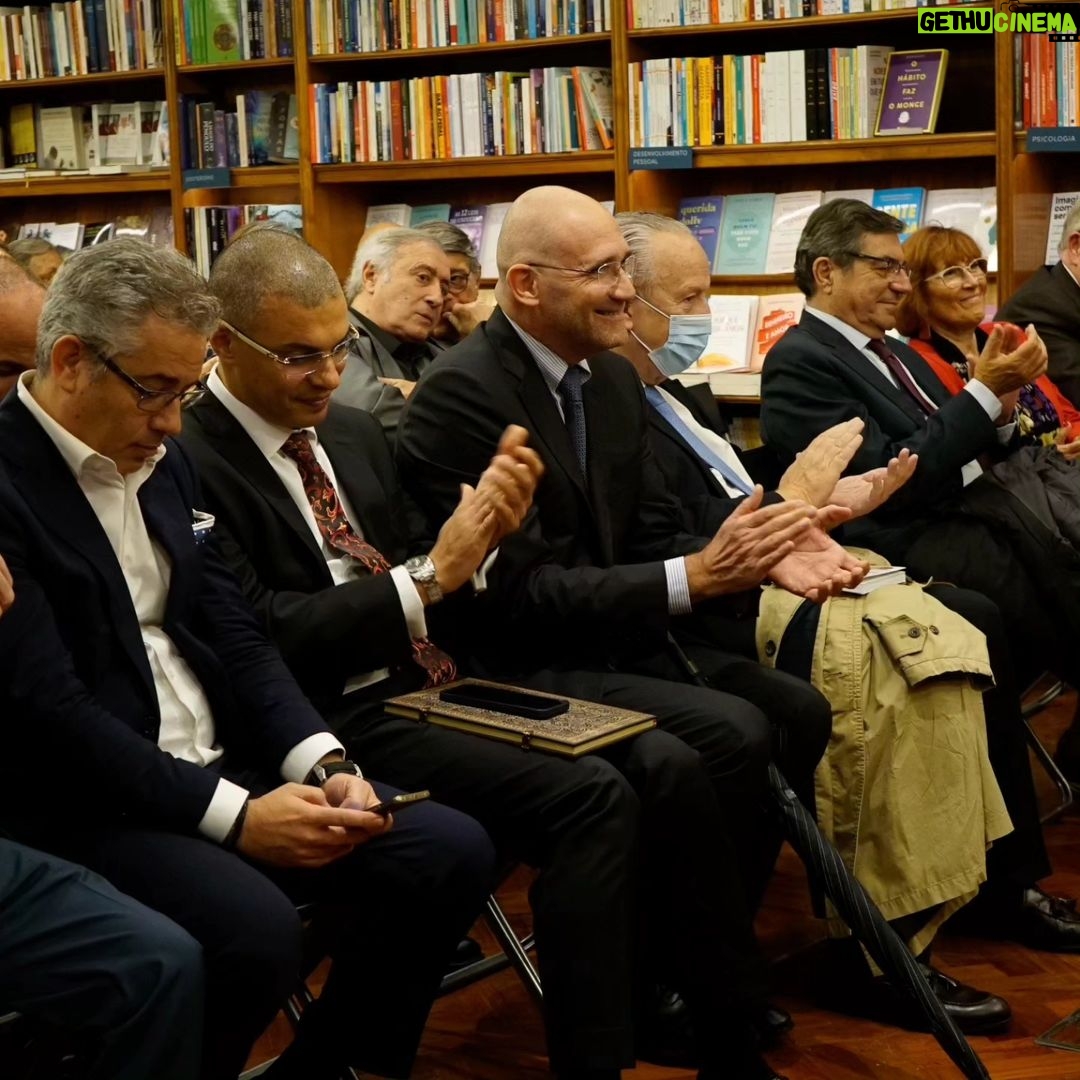 Manuel Pinto Coelho Instagram - A LeYa / Oficina do Livro agradece a todos os presentes na sessão de lançamento do livro "Como Viver Sem Diabetes" do Doutor Manuel Pinto Coelho, no passado dia 24 de outubro, na livraria Buchholz. Já pode adquirir o seu exemplar nas livrarias e leyaonline.com. #LeYa #OficinadoLivro #ComoViverSemDiabetes #DoutorManuelPintoCoelho #Novidade