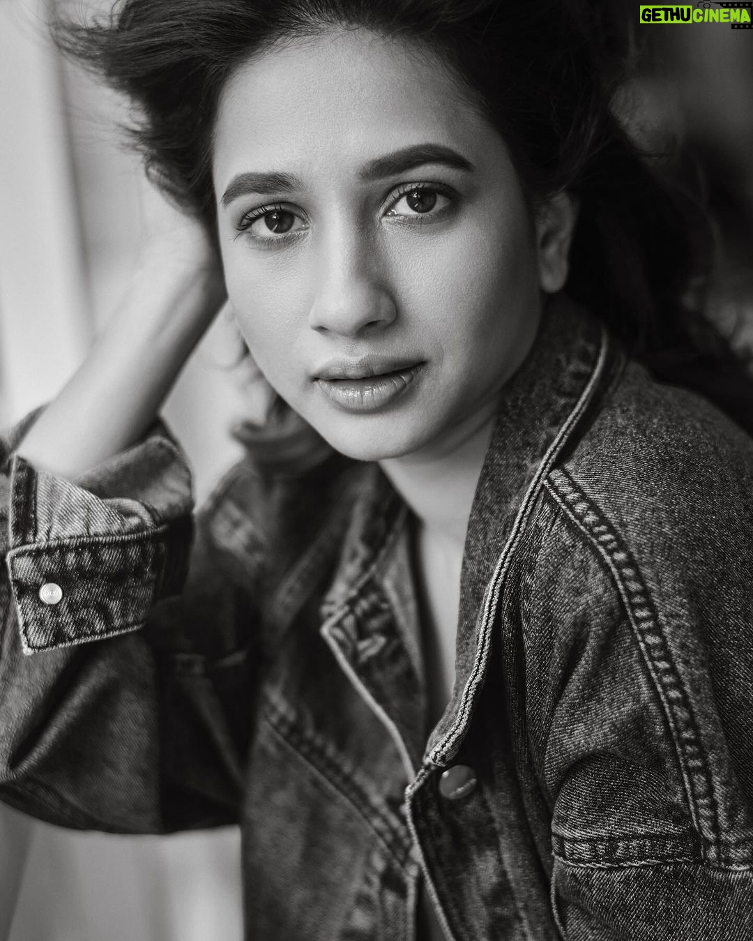 Manvita Kamath Instagram - In frame Actress : @realmanvitakamath 📸 . @sandeep.mv @_sunburstt_ Styled by : @varshini_janakiram @stilerush_by_varshinijanakiram 💄& 💇♀️ @abhilasha_kulkarni @harshasingh512 @thenichelabel Shot with @nikonindiaofficial #Z9 & lit with @profoto #B1x #manvithakamath #sandeepmv #portraitsbySMV #sunburstt #nikonZ9 #portrait Bangalore, India