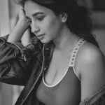 Manvita Kamath Instagram - In frame Actress : @realmanvitakamath 📸 . @sandeep.mv @_sunburstt_ Styled by : @varshini_janakiram @stilerush_by_varshinijanakiram 💄& 💇‍♀️ @abhilasha_kulkarni @harshasingh512 @thenichelabel Shot with @nikonindiaofficial #Z9 & lit with @profoto #B1x #manvithakamath #sandeepmv #portraitsbySMV #sunburstt #nikonZ9 #portrait Bangalore, India