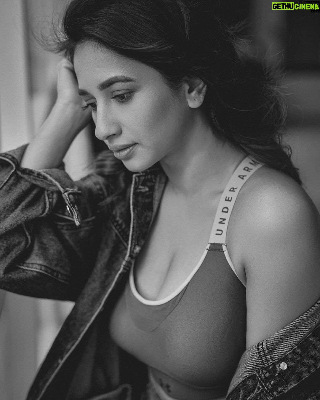 Manvita Kamath Instagram - In frame Actress : @realmanvitakamath 📸 . @sandeep.mv @_sunburstt_ Styled by : @varshini_janakiram @stilerush_by_varshinijanakiram 💄& 💇♀️ @abhilasha_kulkarni @harshasingh512 @thenichelabel Shot with @nikonindiaofficial #Z9 & lit with @profoto #B1x #manvithakamath #sandeepmv #portraitsbySMV #sunburstt #nikonZ9 #portrait Bangalore, India