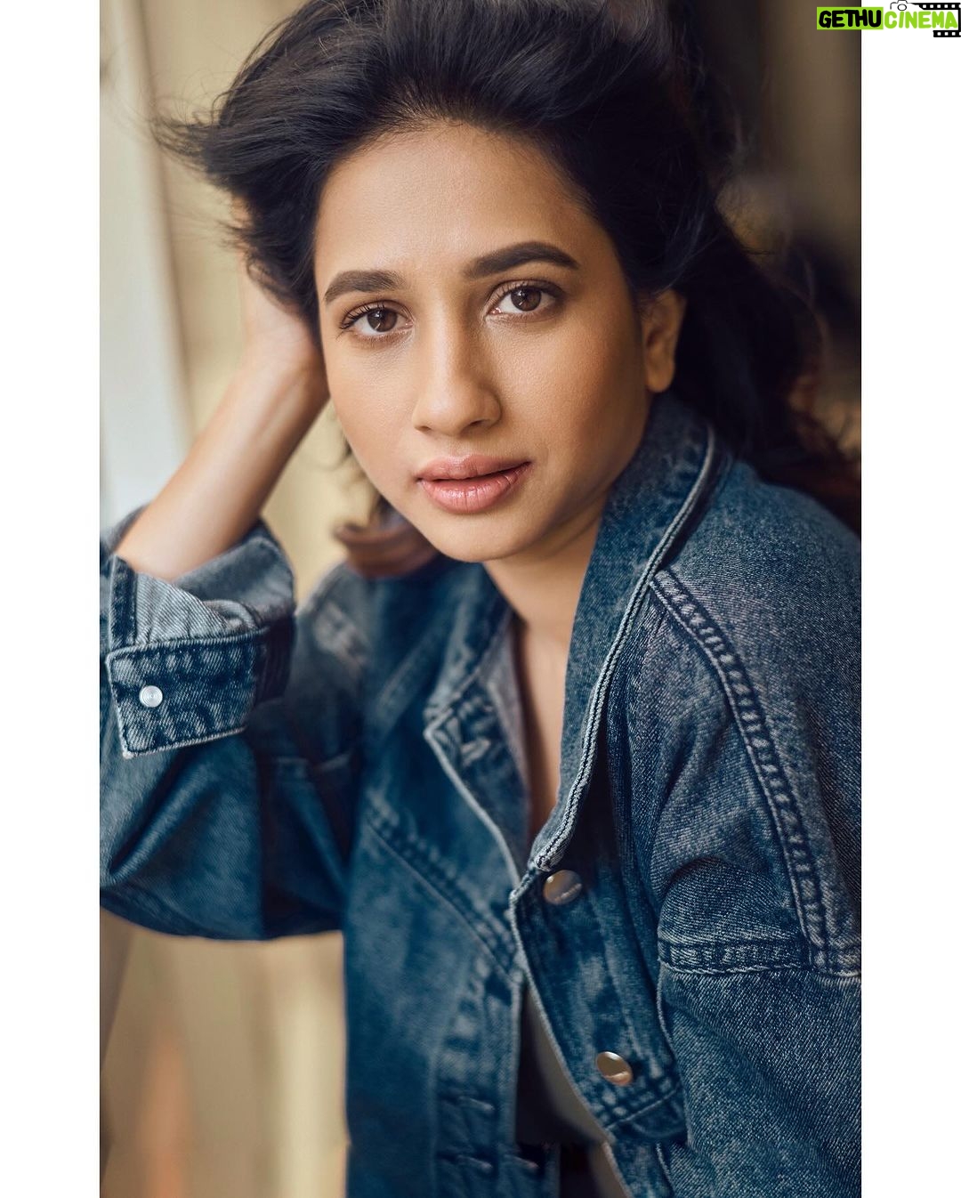 Manvita Kamath Instagram - I know, right? I can't believe how fast this year has flown by! Are you excited for the new year? 🎉🎊🤩🧿 . . @sandeep.mv @varshini_janakiram @stilerush_by_varshinijanakiram @makeupbyabhilasha @harshasingh512