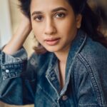 Manvita Kamath Instagram - In frame Actress : @realmanvitakamath 📸 . @sandeep.mv @_sunburstt_ Styled by : @varshini_janakiram @stilerush_by_varshinijanakiram 💄& 💇‍♀️ @abhilasha_kulkarni @harshasingh512 @thenichelabel Shot with @nikonindiaofficial #Z9 & lit with @profoto #B1x #manvithakamath #sandeepmv #portraitsbySMV #sunburstt #nikonZ9 #portrait Bangalore, India