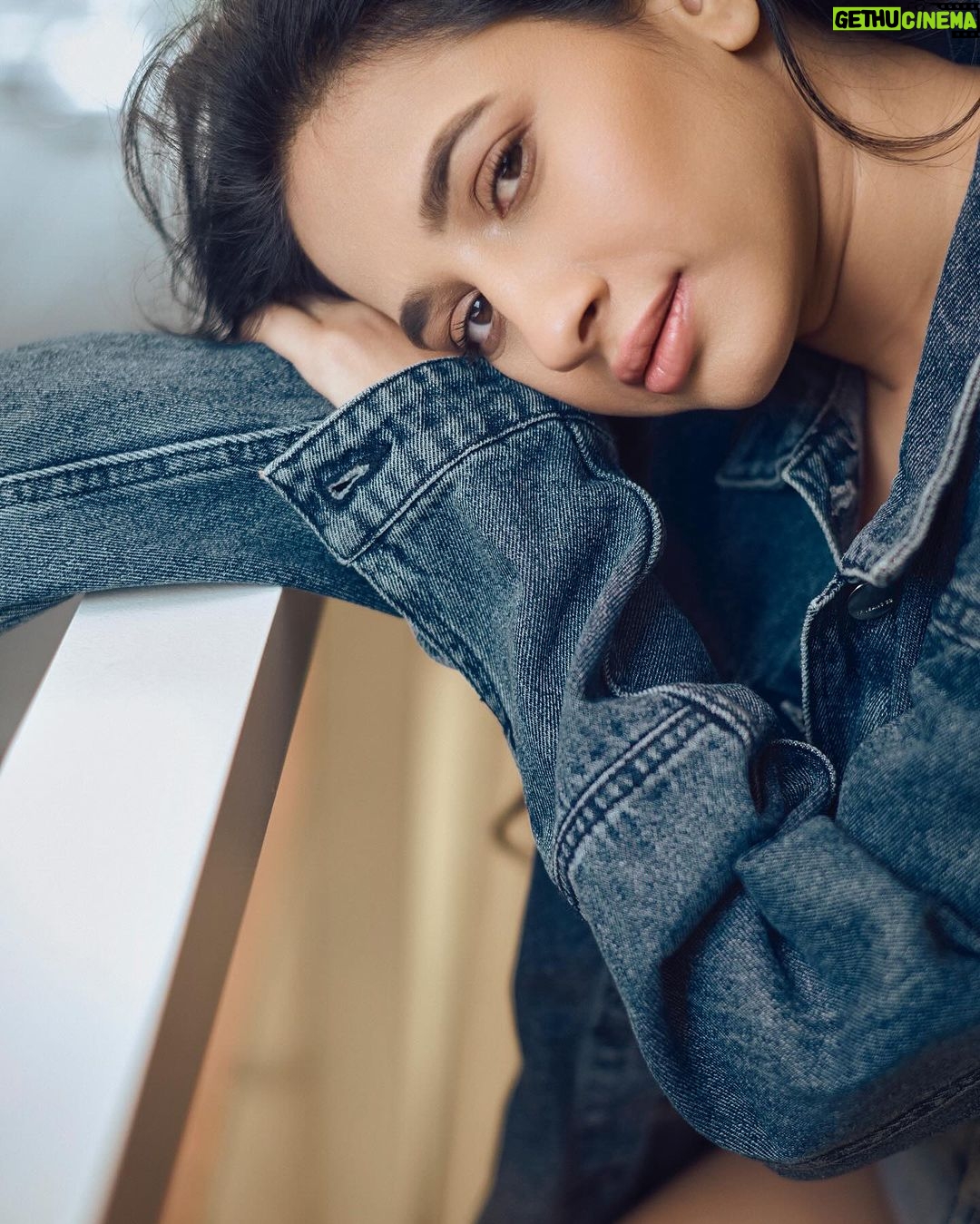 Manvita Kamath Instagram - In frame Actress : @realmanvitakamath 📸 . @sandeep.mv @_sunburstt_ Styled by : @varshini_janakiram @stilerush_by_varshinijanakiram 💄& 💇♀️ @abhilasha_kulkarni @harshasingh512 @thenichelabel Shot with @nikonindiaofficial #Z9 & lit with @profoto #B1x #manvithakamath #sandeepmv #portraitsbySMV #sunburstt #nikonZ9 #portrait Bangalore, India