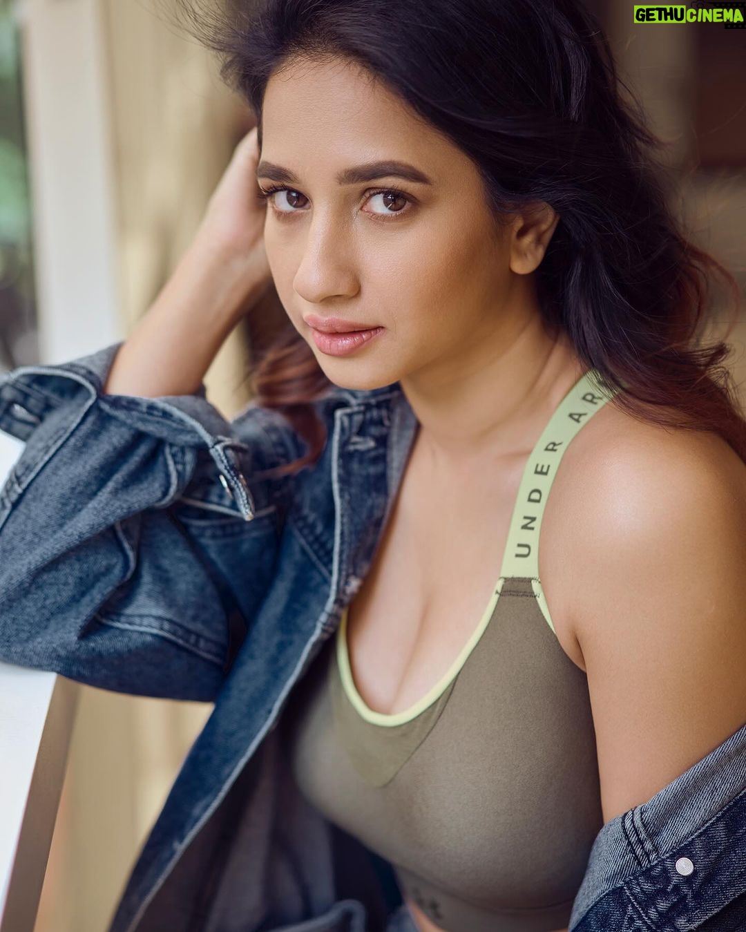 Manvita Kamath Instagram - In frame Actress : @realmanvitakamath 📸 . @sandeep.mv @_sunburstt_ Styled by : @varshini_janakiram @stilerush_by_varshinijanakiram 💄& 💇♀️ @abhilasha_kulkarni @harshasingh512 @thenichelabel Shot with @nikonindiaofficial #Z9 & lit with @profoto #B1x #manvithakamath #sandeepmv #portraitsbySMV #sunburstt #nikonZ9 #portrait Bangalore, India