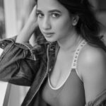 Manvita Kamath Instagram - In frame Actress : @realmanvitakamath 📸 . @sandeep.mv @_sunburstt_ Styled by : @varshini_janakiram @stilerush_by_varshinijanakiram 💄& 💇‍♀️ @abhilasha_kulkarni @harshasingh512 @thenichelabel Shot with @nikonindiaofficial #Z9 & lit with @profoto #B1x #manvithakamath #sandeepmv #portraitsbySMV #sunburstt #nikonZ9 #portrait Bangalore, India