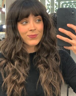 Marcella Landeiro Instagram - 6 semanas, 5 cidades, 19 apresentações.
nunca fui tão feliz.
pra mim o palco é o melhor lugar do mundo, e que sorte a minha passar essa temporada ao lado dessas 3 mulheres tão admiráveis: @gabrielaleitelima @jackyleal e @thaiskuwae 🥹
teve muito choro, muita risada, muita sintonia, muito acolhimento, crescimento, amadurecimento, reconhecimento, cura, doação, respeito, carinho, memes e roxos. 
um agradecimento especial ao muso ensaiador @gleyssonmoreira que tem a mente mais criativa, pirada e bonita que já vi. te ver existir é um privilégio e ter seus olhos me guiando é uma honra. 🤤
gratidão imensa à equipe que tornou isso possível: @verabicalho @henriquerodovalho @marcidornelas @carvalhogisele @sergioteatro 
obrigada @quasarciadedanca
obrigada @sesisp
obrigada jesusinho.
🥹🫶🏼