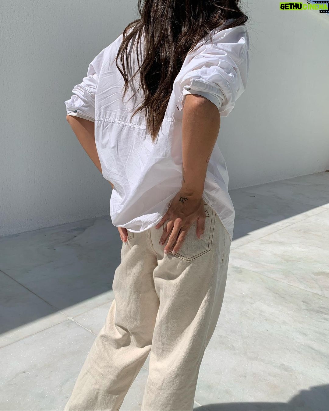 Marcella Landeiro Instagram - sim, eu uso esse look todos os dias 🤓