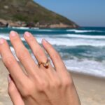 Marcella Landeiro Instagram - EU NÃO SEI NEM O Q DIGITAR AQUI PQP ACORDEI COM 31 ANOS E NOIVA AAAAAA 🗣️ TE AMO @guilhermerpstival SÓ EU, VOCÊ E O MAR PRA SEMPRE 🌊