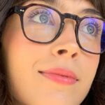 Marcella Landeiro Instagram - depois que comecei a usar óculos de grau nunca mais desgrudei da @zerezes que além de entregar qualidade e design, entrega personalidade 🤓 sinto que cada modelo desbloqueou uma nova skin em mim 😂 obrigada por isso, @zerezes (lembrando que tenho cupom de desconto MAR10)