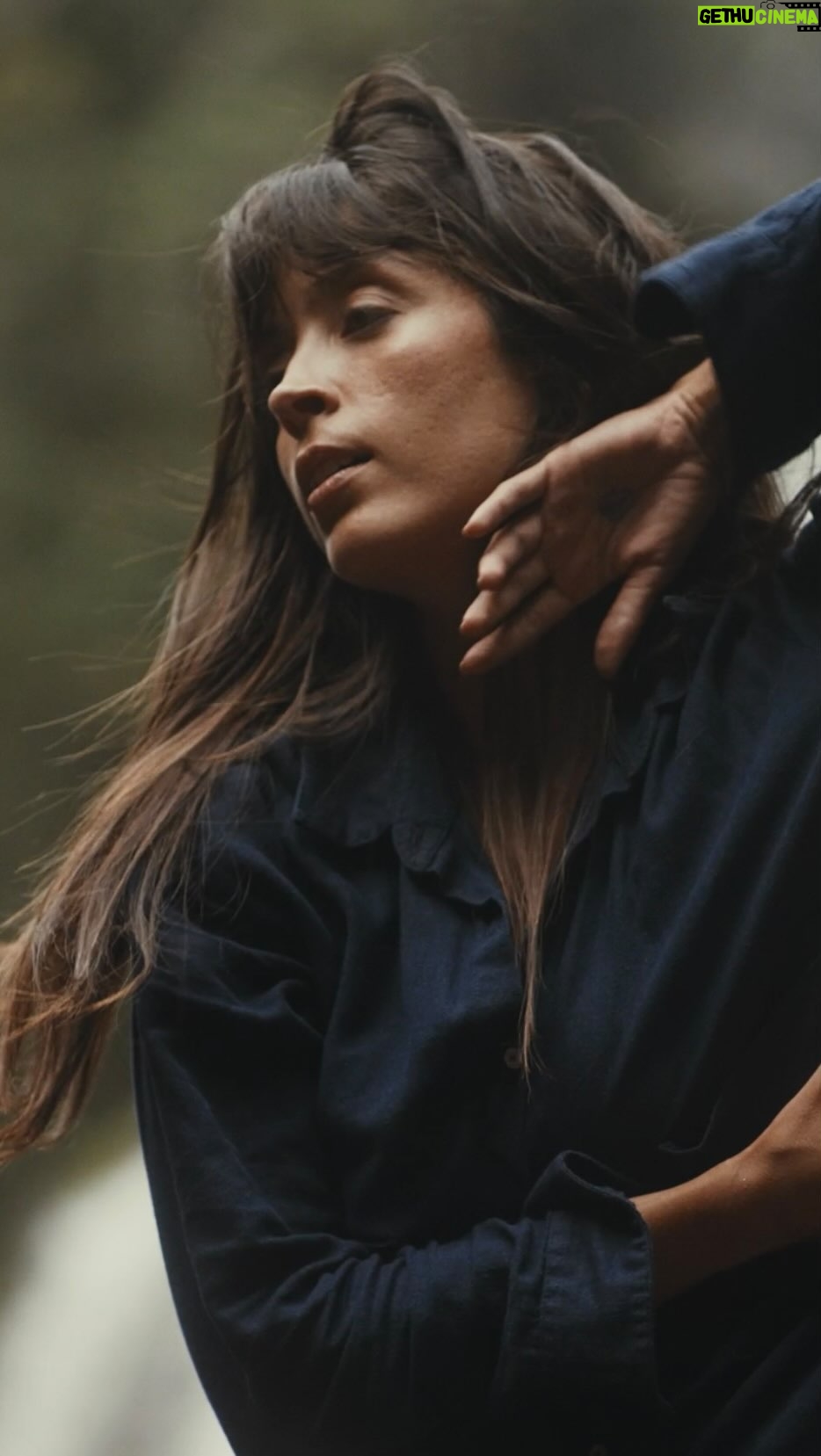 Marcella Landeiro Instagram - @humacosmetica é uma marca de produtos para a pele que proporcionam um verdadeiro banho de floresta 🌳 que honra poder manifestar minha beleza através de movimentos inspirados na natureza para esse lançamento tão incrível. vem aí 👀 #manifestesuabeleza captação e edição: @othiago_______