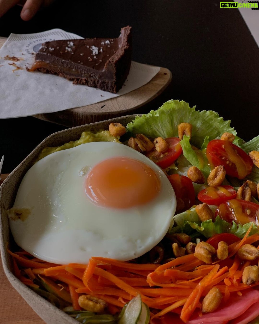 Marcella Landeiro Instagram - só pra avisar que eu comecei uma curadoria de opções vegetarianas em goiânia no @goianiavegetariana 😋 Goiânia, Brazil
