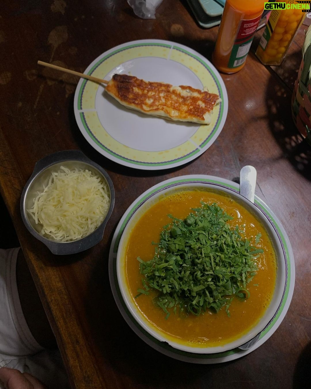 Marcella Landeiro Instagram - só pra avisar que eu comecei uma curadoria de opções vegetarianas em goiânia no @goianiavegetariana 😋 Goiânia, Brazil