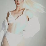 Marcia Marcia Marcia Instagram - Is it giving Grammy award WINNER @kimpetras ?? Shot by @gabrielle.carrubba 😙❄️ #dragrace #kimpetras #brrr