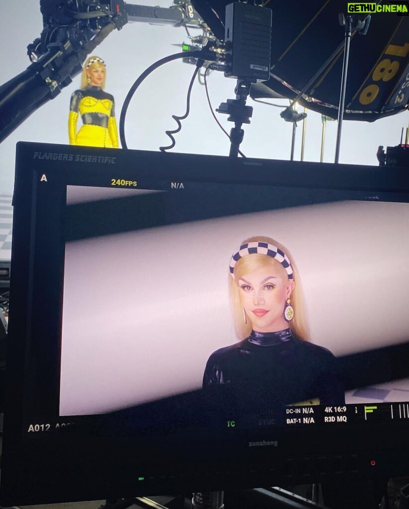 Marcia Marcia Marcia Instagram - CLOCK the song playing during my shoot 😍 Some Promo/Ruveal BTS 💛🖤💛🖤 #rupaulsdragrace #promo New York, New York