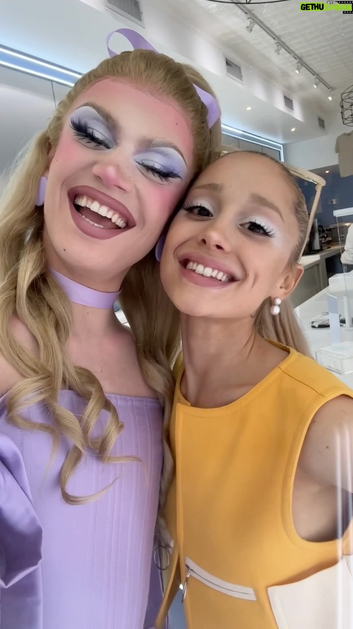 Marcia Marcia Marcia Instagram - Y’all can go check out the @r.e.m.beauty pop-up until Thursday!! Get your sweetener foundation shade-match and have some ice cream! 😌🩵