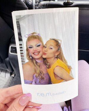 Marcia Marcia Marcia Instagram - Had a suuuper chill morning with my soul sister at @r.e.m.beauty’s pop up shop at Morgenstern’s ice cream celebrating the release of the sweetener foundation!
💜💛