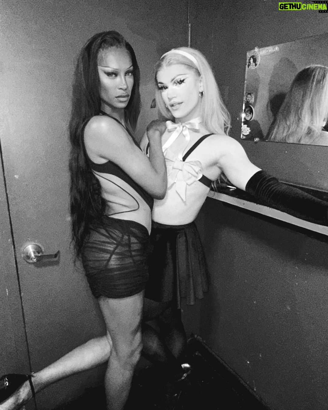 Marcia Marcia Marcia Instagram - Singing directly to @itstayce 🩵🤭 3 Dollar Bill
