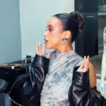 Mari Oliveira Instagram - estreia nacional de “meu casulo de drywall” na @mostrasp 🦋 produzida pelas mãos de amigos que fizeram a noite ser mais especial que eu imaginei. make @thitogonc cabelo @raphaelagonzales na @casamiracolli Mostra Internacional de Cinema / São Paulo International Film Festival