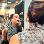 Mari Oliveira Instagram - estreia nacional de “meu casulo de drywall” na @mostrasp 🦋 produzida pelas mãos de amigos que fizeram a noite ser mais especial que eu imaginei. make @thitogonc cabelo @raphaelagonzales na @casamiracolli Mostra Internacional de Cinema / São Paulo International Film Festival