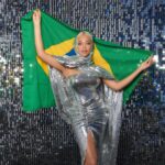 Mari Oliveira Instagram – pra deixar aqui registrado que é a maior viagem essa coisa de ser fã, cara.
essa mulher me deu tanta perspectiva de vida e de ser artista quando eu ainda era criança e descobri o destiny child.
hoje me diverti, cantei e me emocionei
no cinema como nunca, mas nada nadinha se compara ao tanto que vou ser feliz assistindo ao vivo e parcelado em 32 vezes! 😭🥹🥲
e é a maioral, não tem jeito.
maior artista viva!