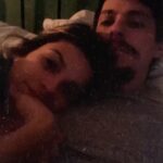 Maria Eduarda Machado Instagram - Exi, hoje é dia de comemorar? Hoje? Que nada… É só dia de postar fotinho bonitinha mesmo. Porque a grande comemoração sabe qual é? Acordar todo dia e ver a sua boca aos poucos se abrindo, montando um sorriso no rosto. E a partir do sorriso e da escolha que é sorrir, que venha o resto. Que o amor se profilere com leveza, humor e muita sacanagem! Viva a gente. E obrigada por fazer meu almoço todos os dias- eu não viveria só do meu omelete. Te amo , pai da Loba !