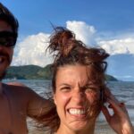 Maria Eduarda Machado Instagram - Exi, hoje é dia de comemorar? Hoje? Que nada… É só dia de postar fotinho bonitinha mesmo. Porque a grande comemoração sabe qual é? Acordar todo dia e ver a sua boca aos poucos se abrindo, montando um sorriso no rosto. E a partir do sorriso e da escolha que é sorrir, que venha o resto. Que o amor se profilere com leveza, humor e muita sacanagem! Viva a gente. E obrigada por fazer meu almoço todos os dias- eu não viveria só do meu omelete. Te amo , pai da Loba !