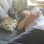Maria Eduarda Machado Instagram - Exi, hoje é dia de comemorar? Hoje? Que nada… É só dia de postar fotinho bonitinha mesmo. Porque a grande comemoração sabe qual é? Acordar todo dia e ver a sua boca aos poucos se abrindo, montando um sorriso no rosto. E a partir do sorriso e da escolha que é sorrir, que venha o resto. Que o amor se profilere com leveza, humor e muita sacanagem! Viva a gente. E obrigada por fazer meu almoço todos os dias- eu não viveria só do meu omelete. Te amo , pai da Loba !