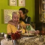 Maria Eduarda Machado Instagram - Pai, hoje você faz 80. OITENTA! Viva! Viva! Oitenta anos cheio de projetos, pensando e repensando ideias de uma vida inteira. Que orgulho tenho de você! Que seu dia seja repleto dos elementos desta foto , que tiramos ano passado: com afeto e bastante vinho, que é pra amolecer o coração. Te amo ! Rio de Janeiro, Rio de Janeiro
