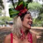 Maria Eduarda Machado Instagram - Tô platinada, amo batucar , o carnaval é a melhor festa do mundo e hoje as @mara.brilhosas tocam as 18 na @nossacasa.vilamadalena 🧡🥁 esse é o post ;)