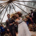 Maria Eduarda Machado Instagram - Duda e Alexis são a tradução da energia que contagia, da força e intensidade de se jogar, ser e amar! Que felicidade poder viver esse dia ao lado de vocês, contando com muita verdade cada detalhe desse dia que arrancou tantas lágrimas e gargalhadas emocionadas, suspiro só de lembrar. Pareceu um sonho, mas foi real! temos muitas fotos pra contar! 💫 Haras Vila Real