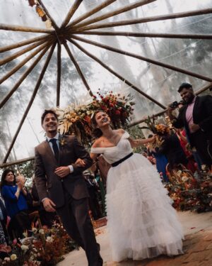 Maria Eduarda Machado Instagram - Duda e Alexis são a tradução da energia que contagia, da força e intensidade de se jogar, ser e amar!

Que felicidade poder viver esse dia ao lado de vocês, contando com muita verdade cada detalhe desse dia que arrancou tantas lágrimas e gargalhadas emocionadas, suspiro só de lembrar. Pareceu um sonho, mas foi real! temos muitas fotos pra contar!

💫