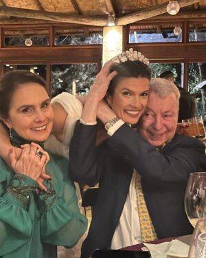 Maria Eduarda Machado Instagram - Hoje não tem como escolher outras fotos…pai, obrigada pelo caminhar!  Esses três momentos registram muito do que esta celebração foi-rodeada de alegria e amor! 
Te amo, filha 🤍

📸 @nataliacastro_fotografa