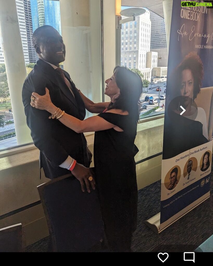 Maria Hinojosa Instagram - I met @dr.yusefsalaam in the late 90s when I first reported abt him. We hadn’t seen each other since then till now. In Houston. It was emotional for the both of us. Thanks to @houstonpubliclibrary for bringing these two Harlemite New Yorkers together now as writers.