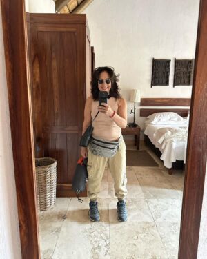 Maria Hinojosa Instagram - Safari saved my life earlier this year. Enjoy the pics. Last posts before I go dark till Sept. Remember, what doesn’t kill you makes you stronger. Nature heals.  And animals don’t betray friendship bc they have no ego and are grounded in love 🥰