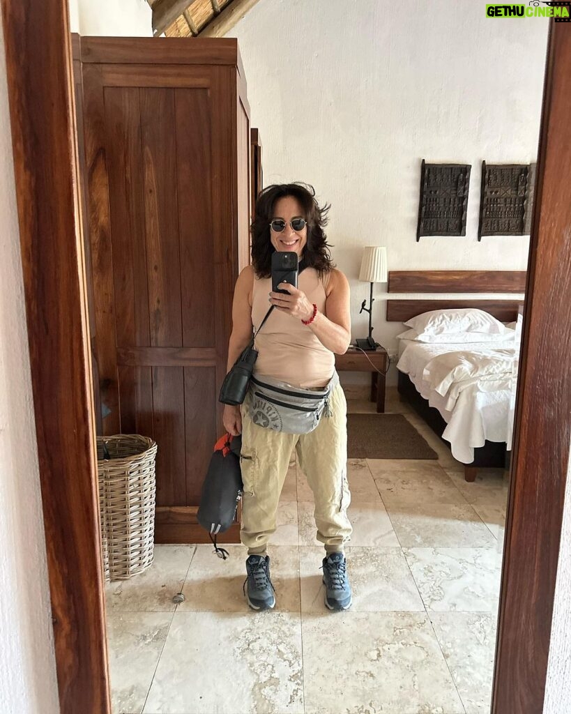 Maria Hinojosa Instagram - Safari saved my life earlier this year. Enjoy the pics. Last posts before I go dark till Sept. Remember, what doesn’t kill you makes you stronger. Nature heals. And animals don’t betray friendship bc they have no ego and are grounded in love 🥰