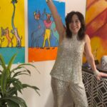 Maria Hinojosa Instagram - I am and will forever be a child of disco 💃🏽 🕺🏽 so of course, when I saw this outfit, I knew I had to have it! Sequins are everything in the right moment! Enjoy this lil compilation and appreciate how I got the beat to go with my dancing. Lol. I am so thankful to my family who allow me to be silly and yes, even intrusive. But they laugh with me in the end. I’m so happy to welcome a NEW YEAR My favorite number is 2. So I’m loving the numerology of 2-0-2-4. VAMOSSSSSSSS