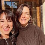 Maria Hinojosa Instagram - Cheeky picture with a lot of cheeks. The wonderful @andreafelliott came to @barnardcollege to visit my class. Always fun to have a fellow Pulitzer winner come visit.