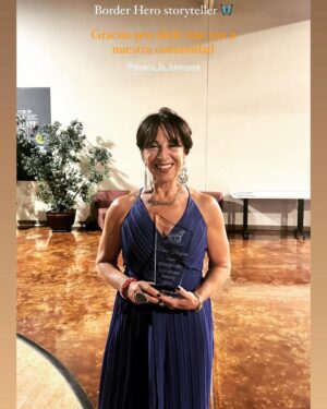 Maria Hinojosa Instagram - I love this award from @lasamericasimmigrantadvocacy ⭐️ Border Hero Storyteller ⭐️ Gracias El Paso por el amorrrrrrrrr♥️ 💕💙💗💖