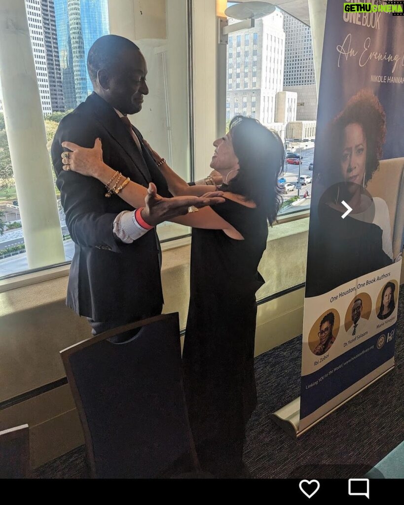 Maria Hinojosa Instagram - I met @dr.yusefsalaam in the late 90s when I first reported abt him. We hadn’t seen each other since then till now. In Houston. It was emotional for the both of us. Thanks to @houstonpubliclibrary for bringing these two Harlemite New Yorkers together now as writers.