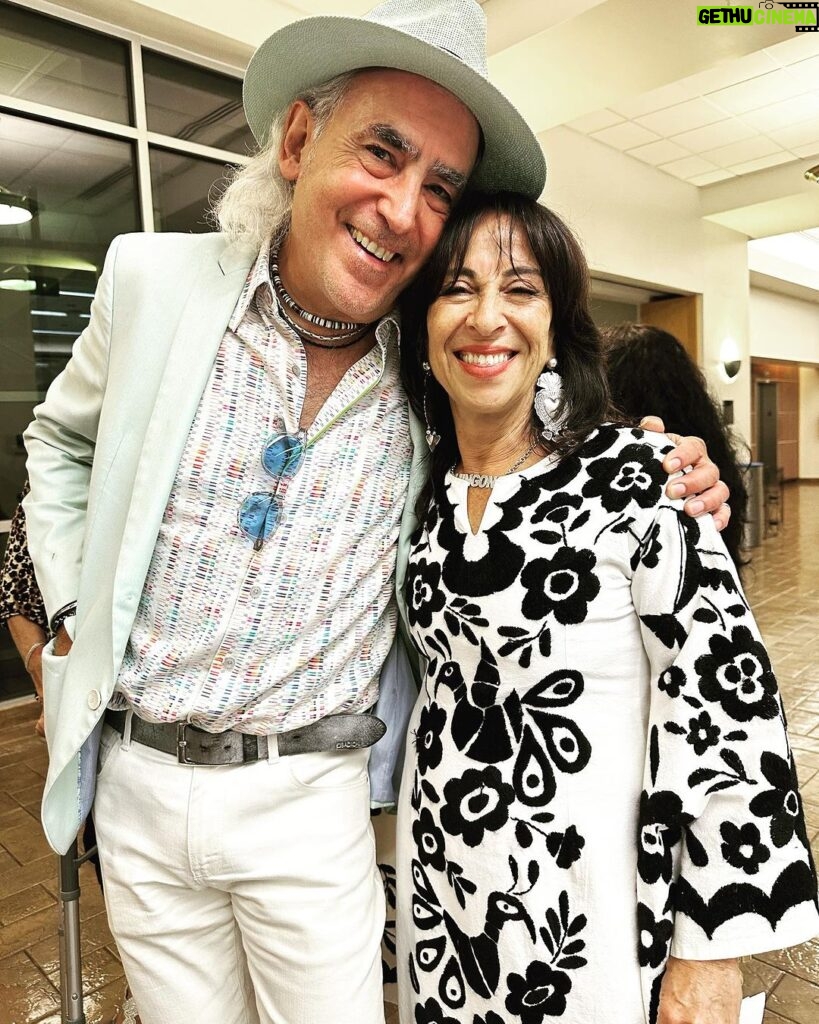 Maria Hinojosa Instagram - So in my speech last night I mentioned hanging out in San Antonio back in the 90s w all the artists and talked abt my decades long friendship w Jon Phillip Santos and lo and behold he was in the audience! It’s been years since we’ve seen each other! What a great reunion and #JovitaIdar made it happen!