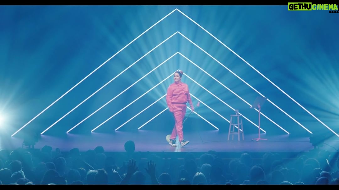 Mariana Mazza Instagram - Petite vidéo souvenir de ma première montréalaise d’Impolie – Pardonne-moi si je t’aime. Merci pour tout l’amour reçu depuis. La tournée ne fait que commencer. Pour connaître toutes les dates et acheter vos billets : marianamazza.com