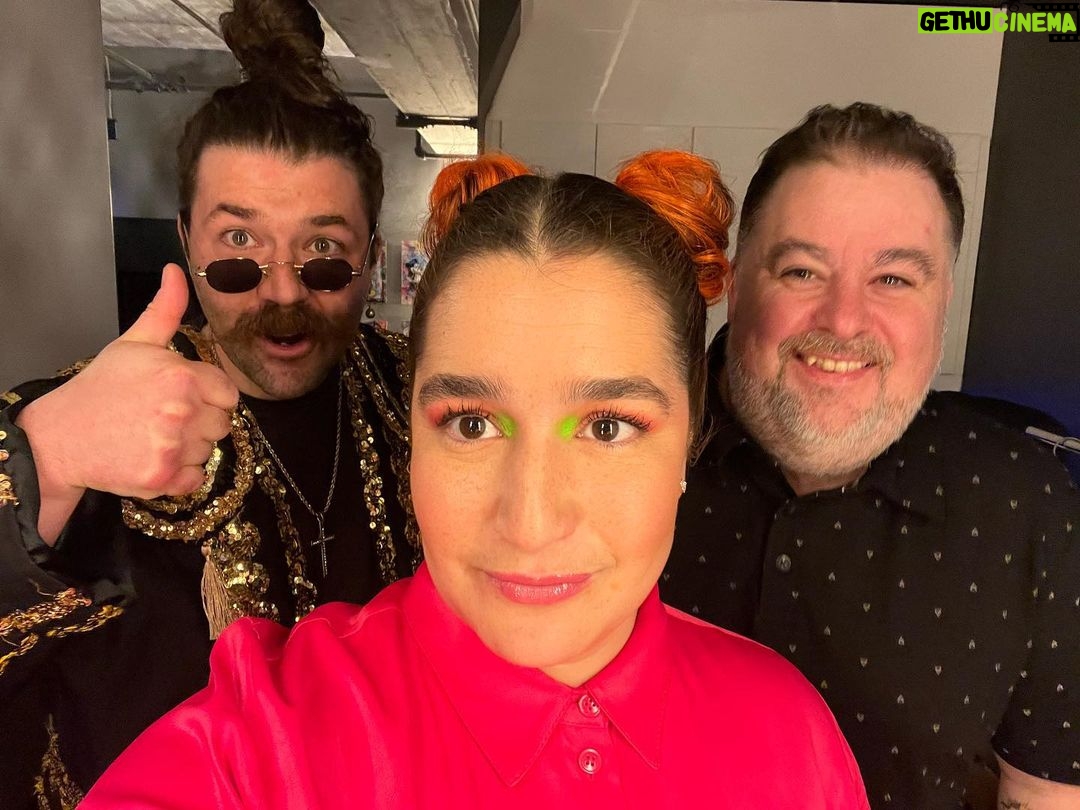 Mariana Mazza Instagram - Stand by 20 minutes avant ma première @jo_corm @steve.croteau . @etiberger pour tout ça! Et @daviddamours pour la chevelure xxx