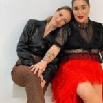 Mariana Mazza Instagram - Merci à l’émission L’autre midi à la table d’à côté de nous avoir mises sur le même chemin. Je t’aime mon amie @karinevanasse