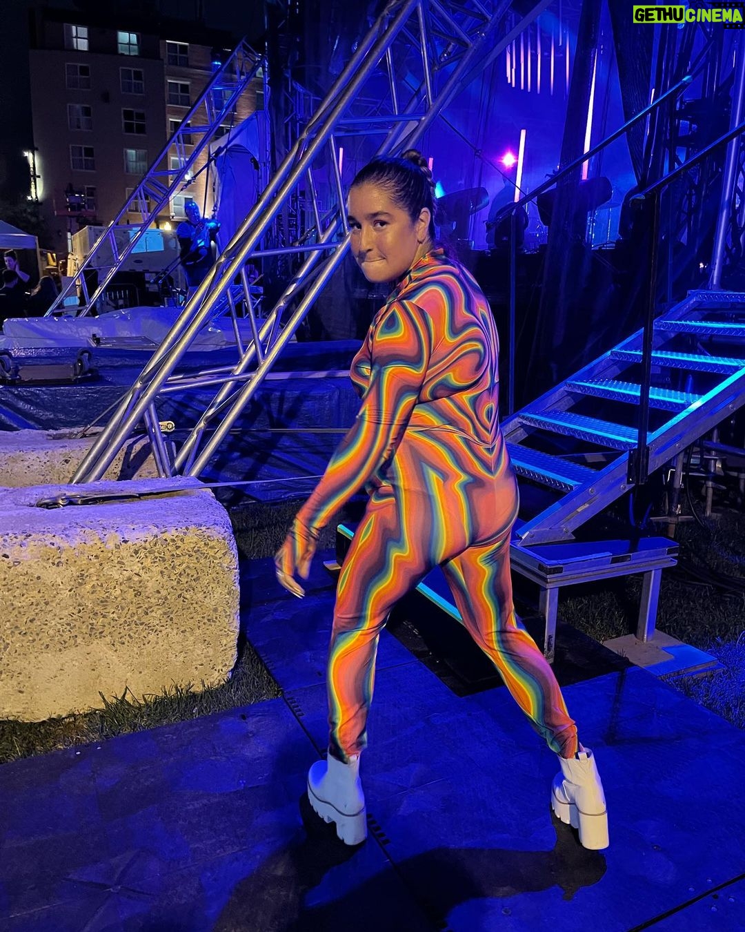 Mariana Mazza Instagram - Un look par jour.
